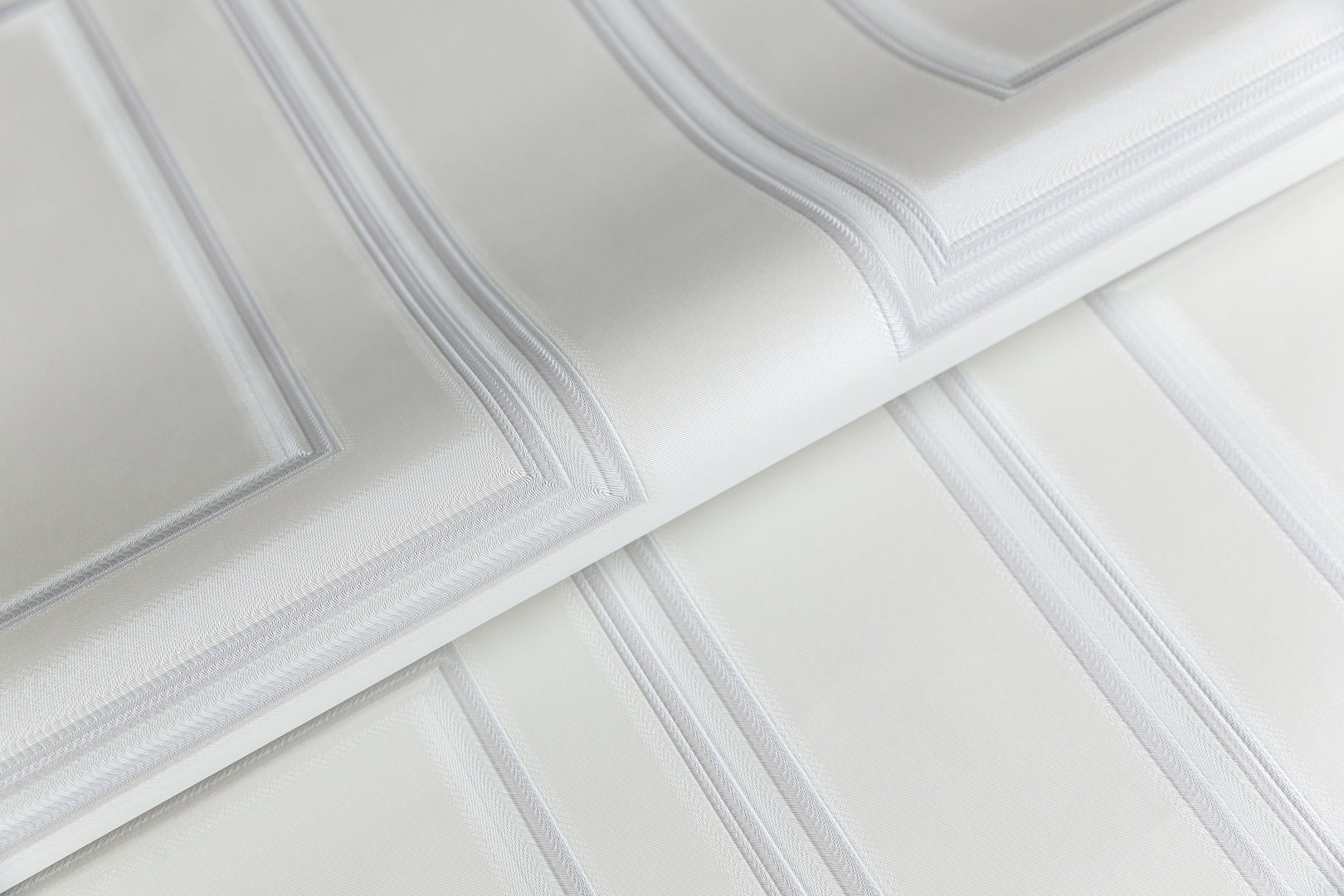 Обои виниловые Буазери мотив, белый