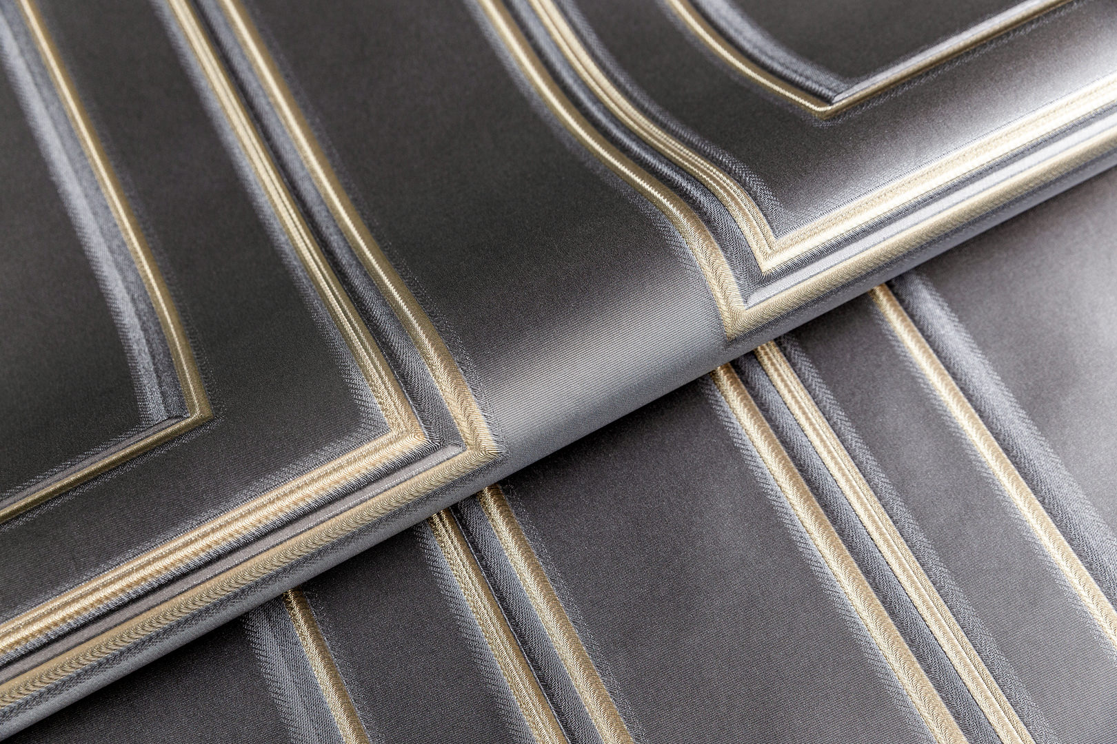 Обои виниловые Буазери мотив, черный